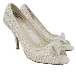 Rouge Helium | White Lace Design Aliyah Peep Toe Wedding Heels (Size 7.5)